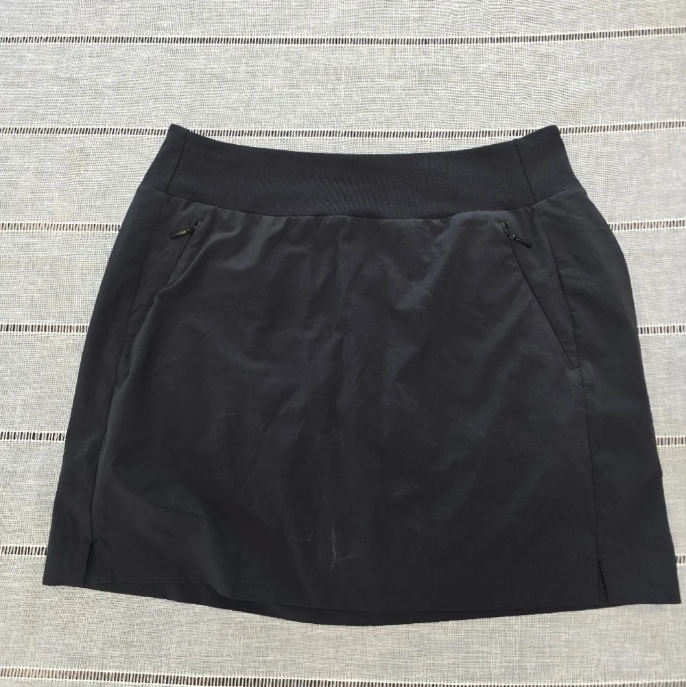 Athleta Womens Black Soho Skort Size 8 Secure Pockets Zip Skirt Casual